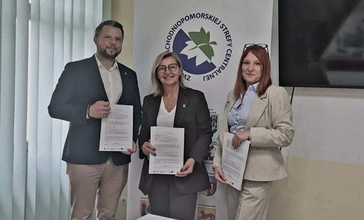 Zdjęcie do PODPISANO UMOWĘ NA BUDOWĘ INFRASTRUKTURY TURYSTYCZNEJ NAD JEZIOREM WĘGORZYNO! 